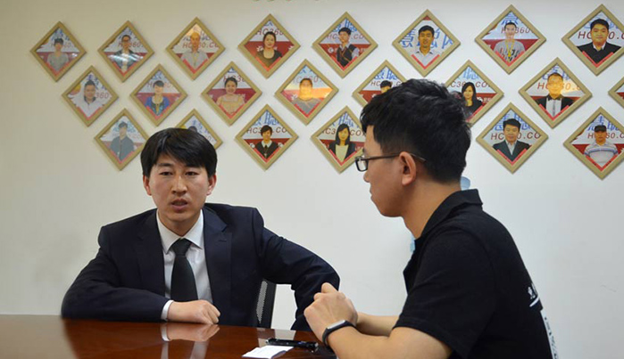 德普威參加中國涂料品牌盛會媒體發布會接受采訪